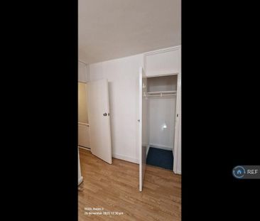 1 bedroom in a flat share to rent - Photo 6