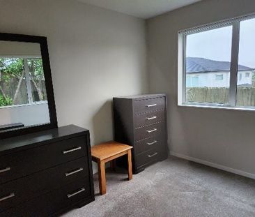 Modern Renovated 2 Bedroom Unit - Photo 3