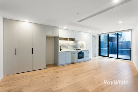 Sleek Apartment with Luxury Finishes & a One-of-a-Kind Outdoor Space - Photo 3