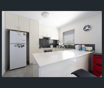 Location, style and security this apartment has it all! - Photo 6