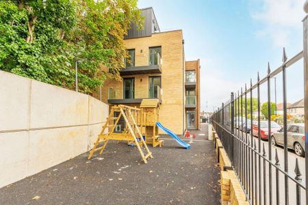 3 bedroom flat to rent - Photo 5