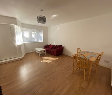 3 Bed Terraced House, Lockton Close, M1 - Photo 4