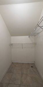 A single house with 1 bed 1 bath at the rear floor - Photo 4