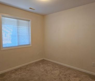 4bed + den 2bath Main Floor; Downtown – Now - Photo 3