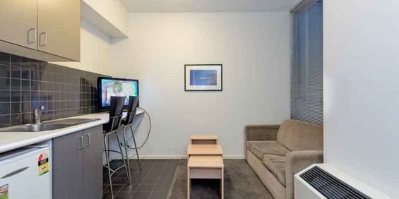 2 Bedroom Apartment - Small Low Level - Photo 3