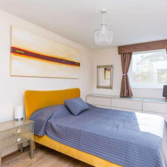 Dolphin House, Wandsworth, SW18 - Photo 1