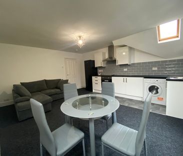 2 Bed Flat, Daisy Bank Road, M14 - Photo 4