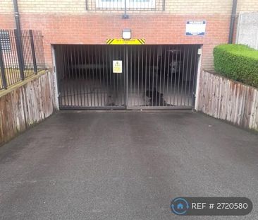 1 bedroom penthouse to rent - Photo 3