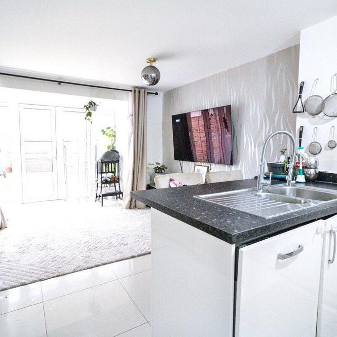 4 bedroom townhouse to rent - Photo 1