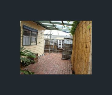 CUTE 2 BEDROOM COTTAGE SEMI FURNISHED - Photo 6