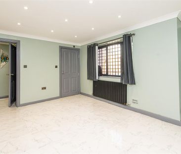 1 bed Flat To Let - Photo 1