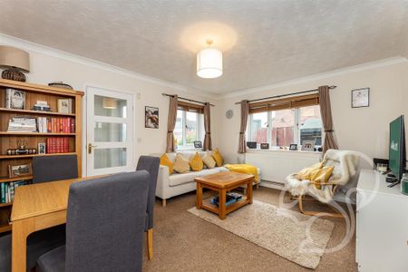 2 bedroom maisonette to rent - Photo 2