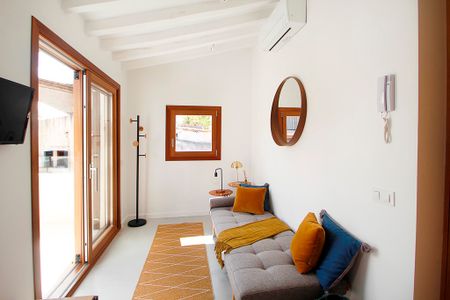 Alquiler ENERO Y FEBRERO, ático con terraza y amueblado, un dormitorio en zona Casco Antiguo de Palma. - Photo 2