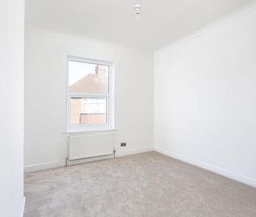 2 bedroom end of terrace house to rent - Photo 4