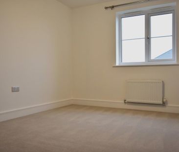 4 bedroom semi-detached house to rent - Photo 4