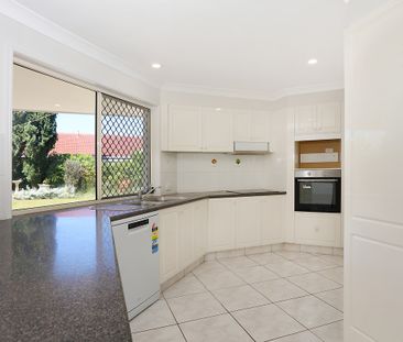 26 Lakeshore Drive, Helensvale QLD 4212 - House For Rent | Domain - Photo 5