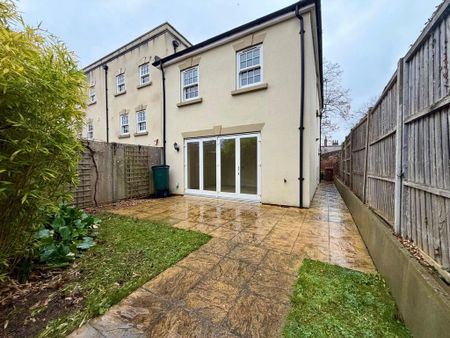 3 bedroom detached house to rent - Photo 2