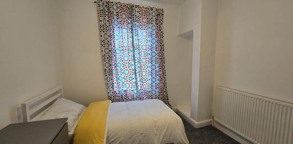 4 bedroom house of multiple occupation to rent - Photo 2