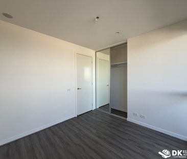 CONVENIENT LIVING IN THE HEART OF SUNSHINE - Photo 3