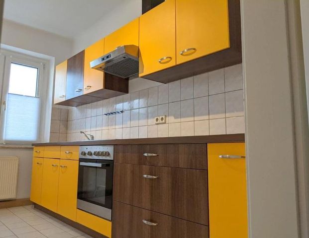 Einbauküche kann übernommen werden * Helle 2-Zimmer-Wohnung im 2.OG mit Laminatboden & Badewanne - Photo 1