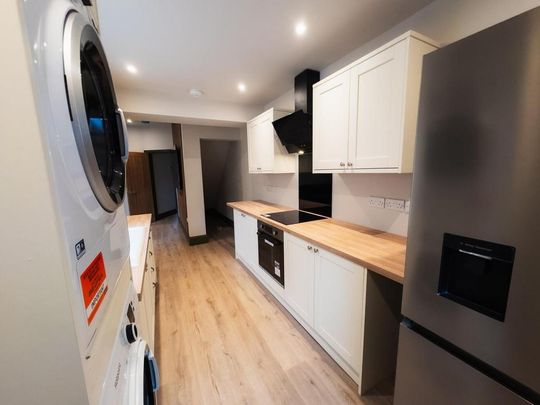 1 bedroom in a house share to rent - Photo 1