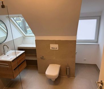 Erstbezug nach Sanierung! 2-Zimmer Dachgeschosswohnung mitten drin! - Photo 5