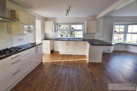 4 bedroom detached house to rent - Photo 4