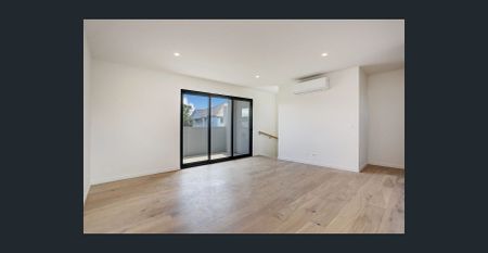 As new three bedroom townhouse with study! - Photo 2