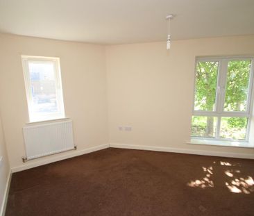 3 bedroom end of terrace house to rent - Photo 3