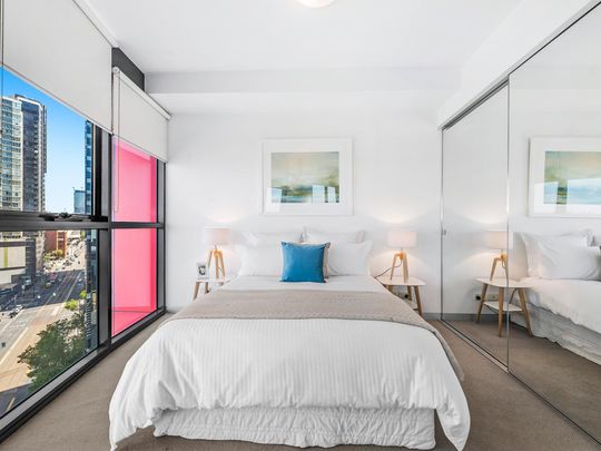 City Style With Sea Views - Photo 1