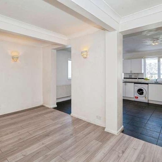 St. Pauls Avenue, Slough, Berkshire, SL2 - Photo 1