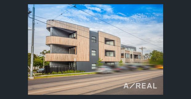 Modern Comfort and Convenience in the Heart of Leafy Camberwell - Photo 1