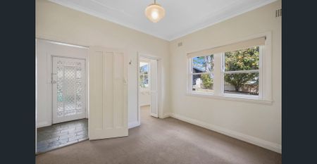 Charming family home - Photo 3