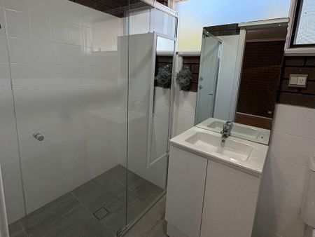 4-bedroom shared house / townhouse, Deepdene Avenue - Photo 2