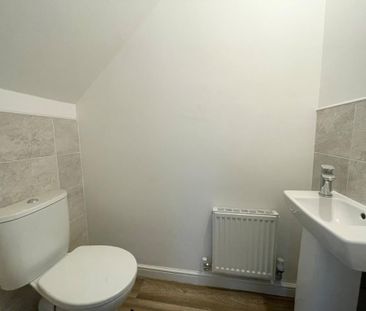 3 bedroom semi-detached house to rent - Photo 6