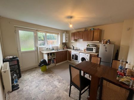 2 bedroom terraced house to rent - Photo 4