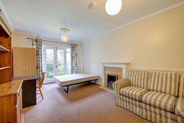 3 bedroom flat to rent - Photo 1