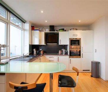 2 bedroom penthouse to rent - Photo 6