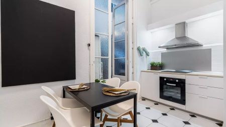 Room in a shared 8-bedroom apartment for rent in El Gòtic, professionals and students only - Foto 2