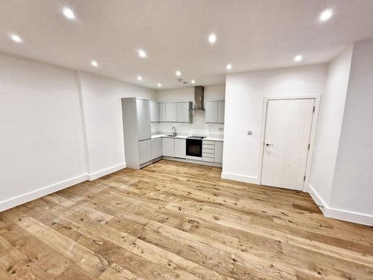 3 bedroom flat to rent - Photo 1