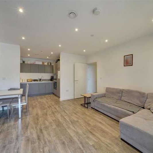 Woodall Road, Enfield, EN3 - Photo 1