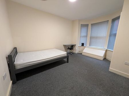 Room in a Shared House, Birrell Road, NG7 - Photo 2
