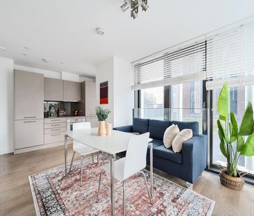 1 Bed Flat, Stratosphere Tower, E15 - Photo 3