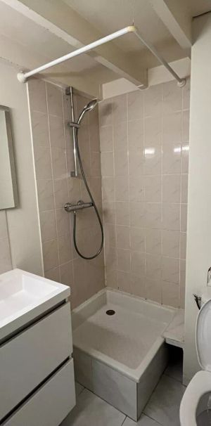 Studio - Tours - secteur Velpeau dans une impasse - Photo 1