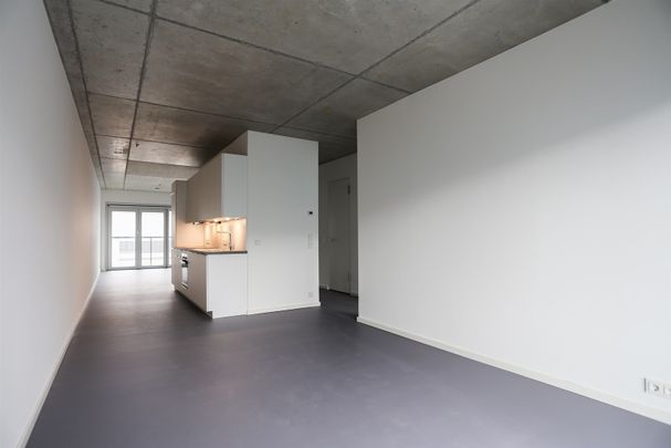 Ab sofort - Helle Neubauwohnung im 6. OG mit Sichtbetondecken, EBK und Smart Home-Features - Photo 1