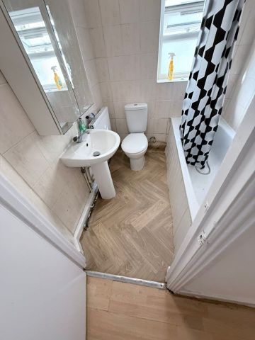 2 Bed Flat, New City Road, E13 - Photo 3