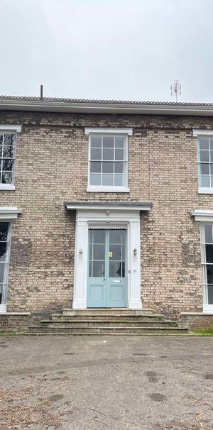 Stunning Property! Room 2 - Medium Double Ensuite - Photo 2