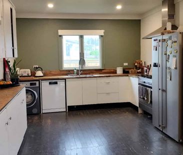 Central Living - Photo 3