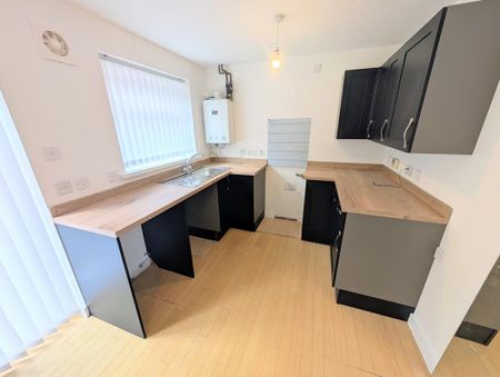 3 bedroom end of terrace house to rent - Photo 3