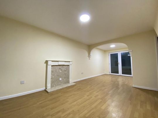 4 bedroom semi-detached house to rent - Photo 1